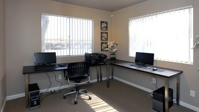Foto del edificio - 9350 N 67th Ave