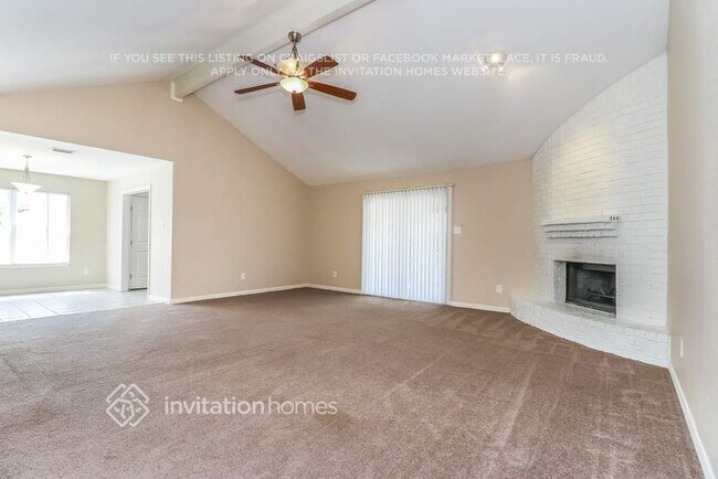 Foto del edificio - 6402 Big Springs Dr