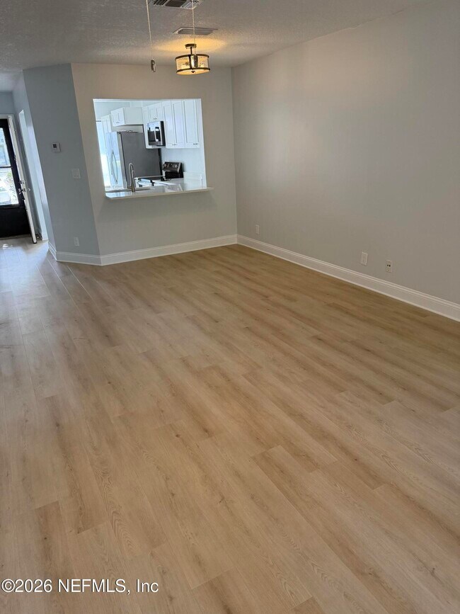 Foto del edificio - 7701 Baymeadows Cir W