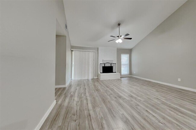 Building Photo - 10207 Horseshoe Bend Dr