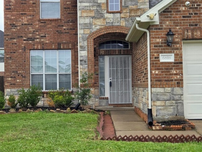 Building Photo - 6818 Stoneyvale Dr