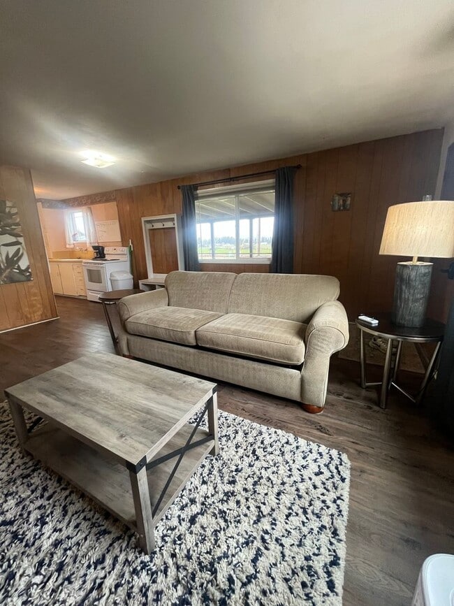 Building Photo - Fully Furnished 1-Bedroom Duplex