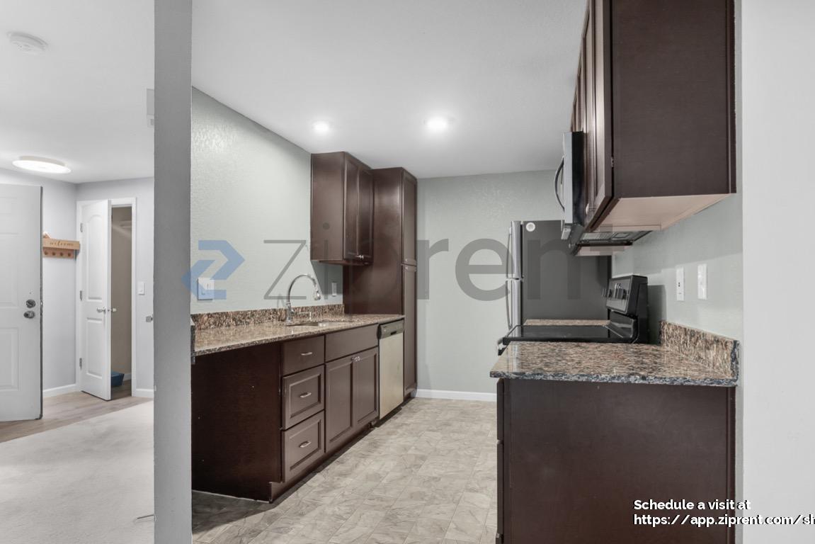 Foto principal - 9917 Holly Dr