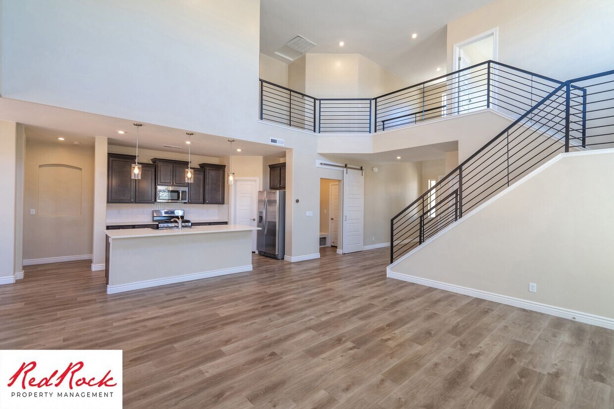 Foto principal - Stunning 4 Bedroom Home. Dog friendly!