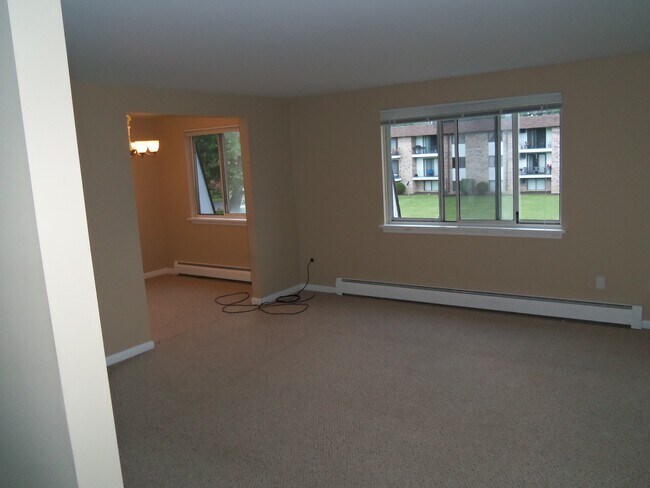 Building Photo - 161 Robert Dr