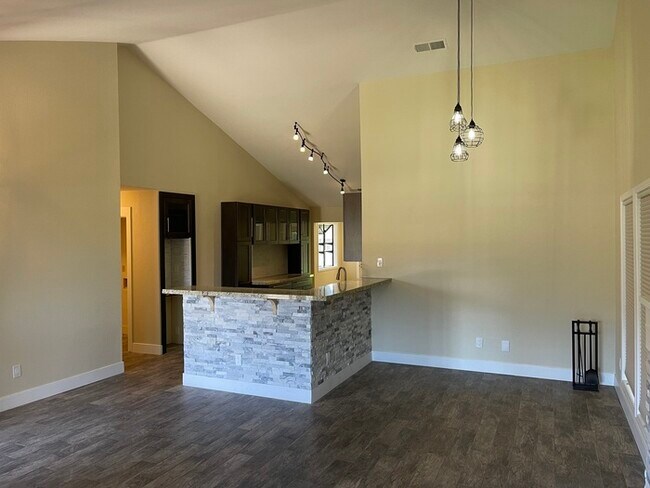 Building Photo - Modesto Sharp 4 Bedroom Single Story Home