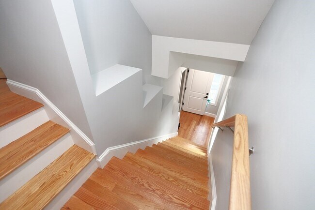 Building Photo - 12 Denvir St