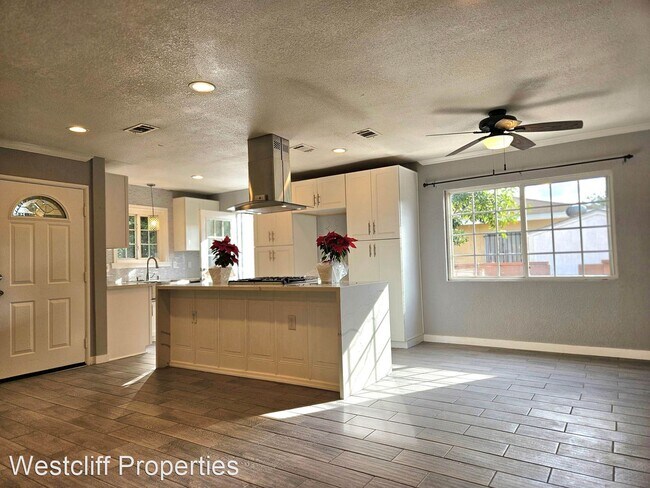 Building Photo - 3 br, 1 bath House - 1012 S. Baker St