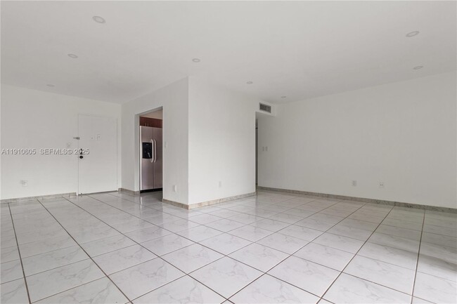 Foto del edificio - 10353 N Kendall Dr