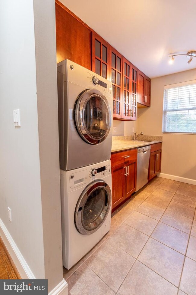 Foto del edificio - 422 Butternut St NW