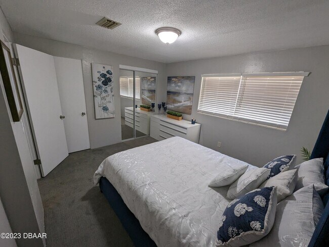 Foto del edificio - 1600 S Palmetto Ave