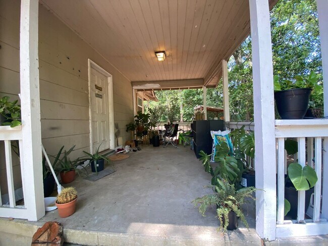 Photo - 1725 Airport Dr House