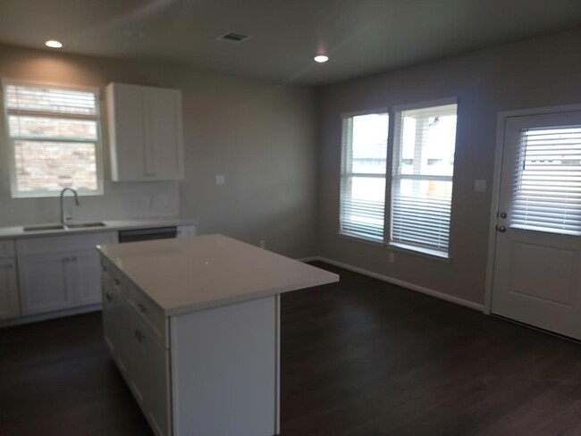 Foto del edificio - 1007 Tillman Ln