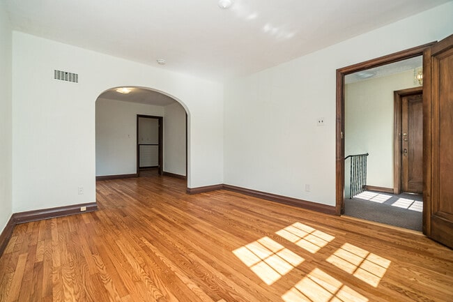 Foto del edificio - 6525 Devonshire Ave