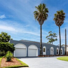 Building Photo - 230 White Cedar St