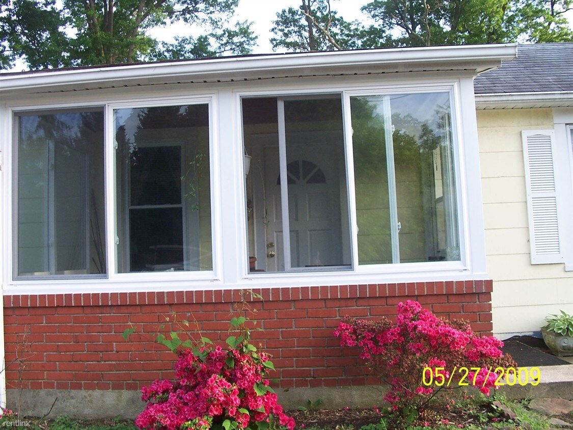 Primary Photo - 921 Tyler Ave