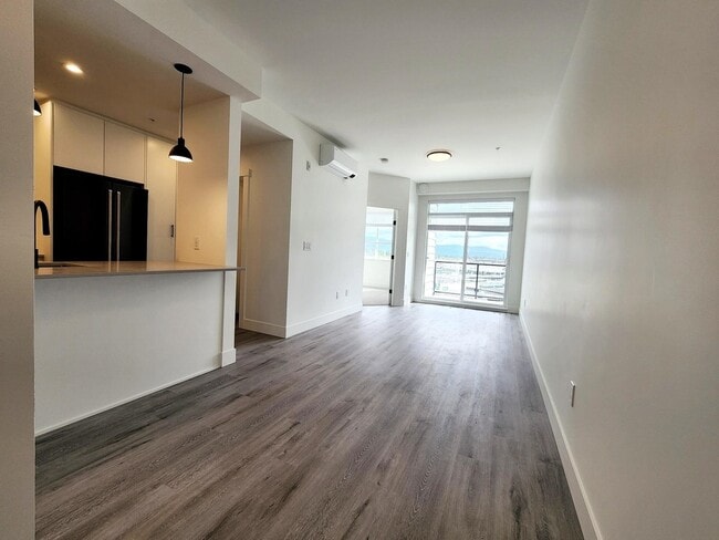 Building Photo - 2180 Kelly Av