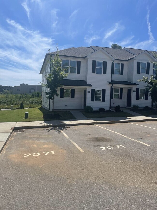 Building Photo - 3 Bd 2.5 Ba end unit townhouse