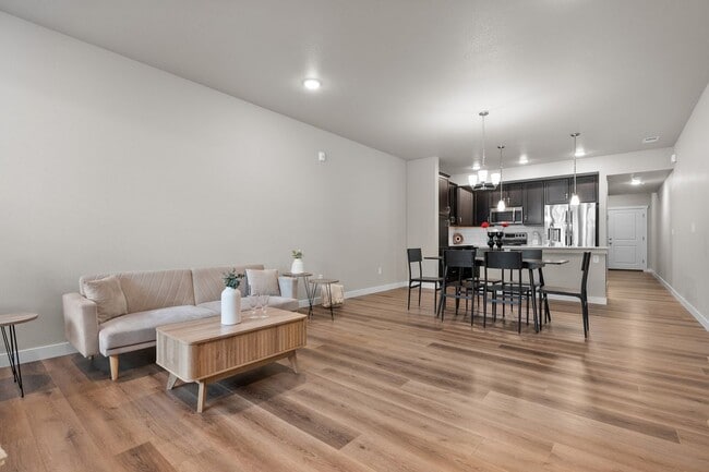 Building Photo - 350 High Point Dr