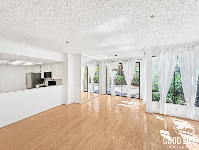 Building Photo - Beautiful 2BD/2BA w/ A/C, Reserved Parking, and In-Unit Laundry in Mission Valley!