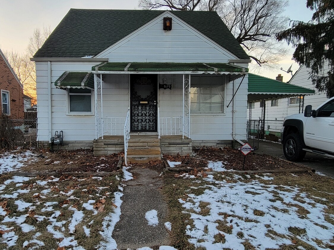 Primary Photo - 18629 Fleming St