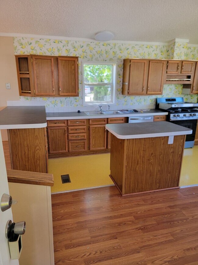 Foto del edificio - Bright 3-Bed, 2-Bath Home with Yard in 55+...