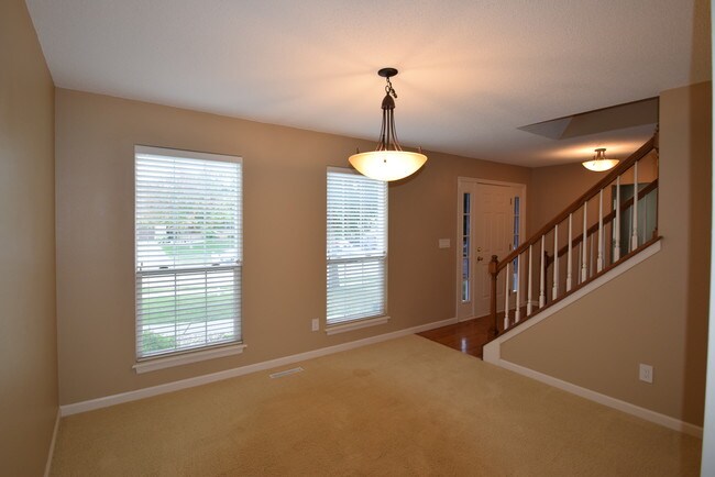 Comedor formal - 3455 McGowan Blvd