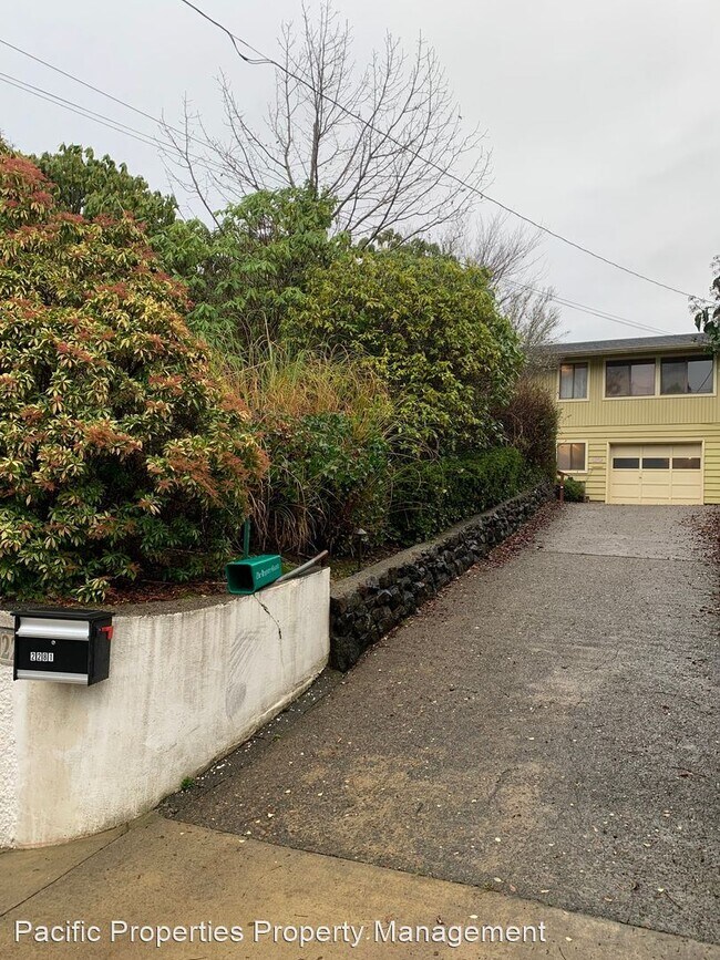 Building Photo - 3 br, 2 bath House - 2281 Sherman Avenue