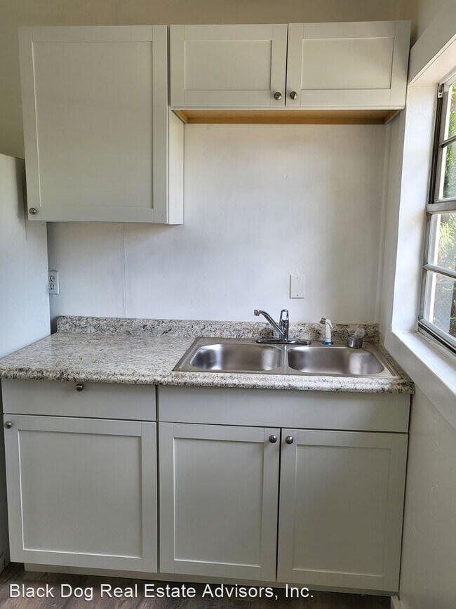 Building Photo - 2 br, 1 bath House - 1711 Bates Ave