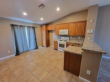 Building Photo - 950 Jacaranda Dr