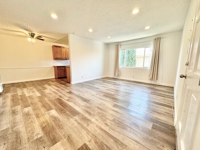 Foto del edificio - 1320 Ridgeley Dr
