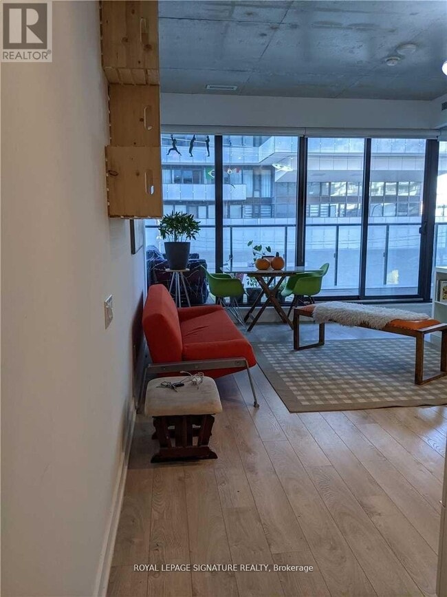 Photo du bâtiment - 185 Roehampton Ave