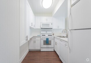 1x1 - Park Regency Apartments