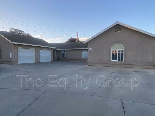 Building Photo - 2911 S Sallee Ct