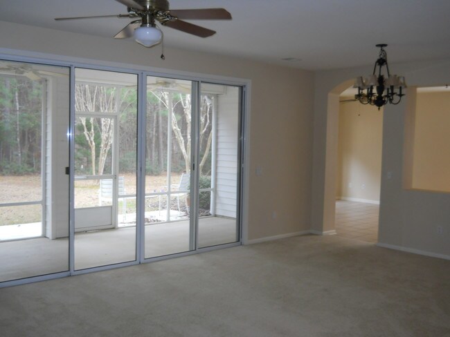 Foto del edificio - 330 Hampton Pl