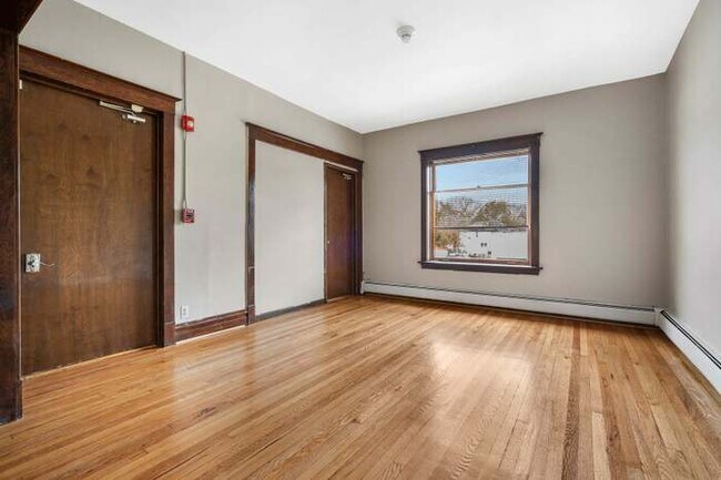 Foto del edificio - 319 Chicago Ave