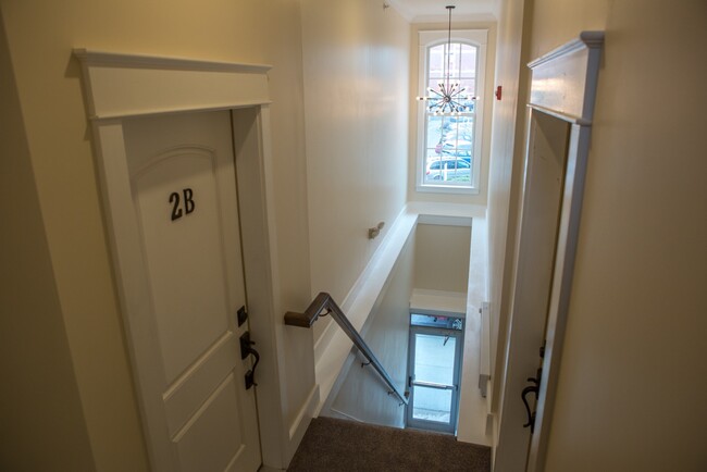 Entry hallway - 128 E Main St