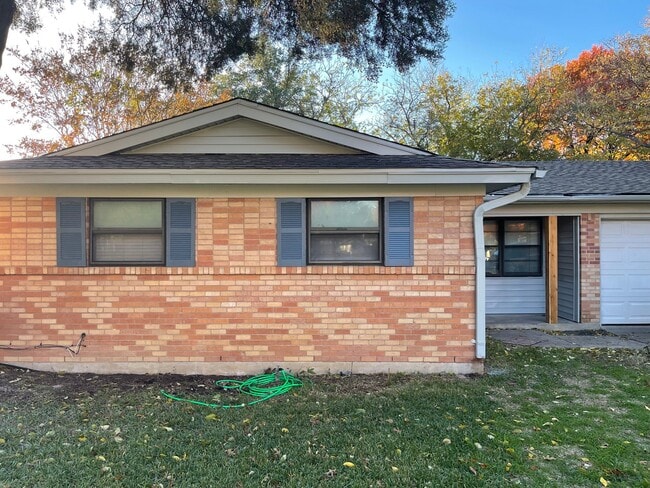 Building Photo - 12035 Sunland St