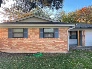 Building Photo - 12035 Sunland St