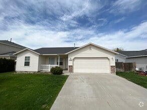 Building Photo - 13852 Paraiso Ave