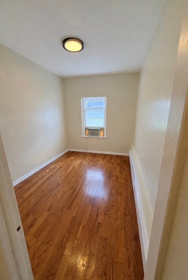 Building Photo - 5 Villa Dr