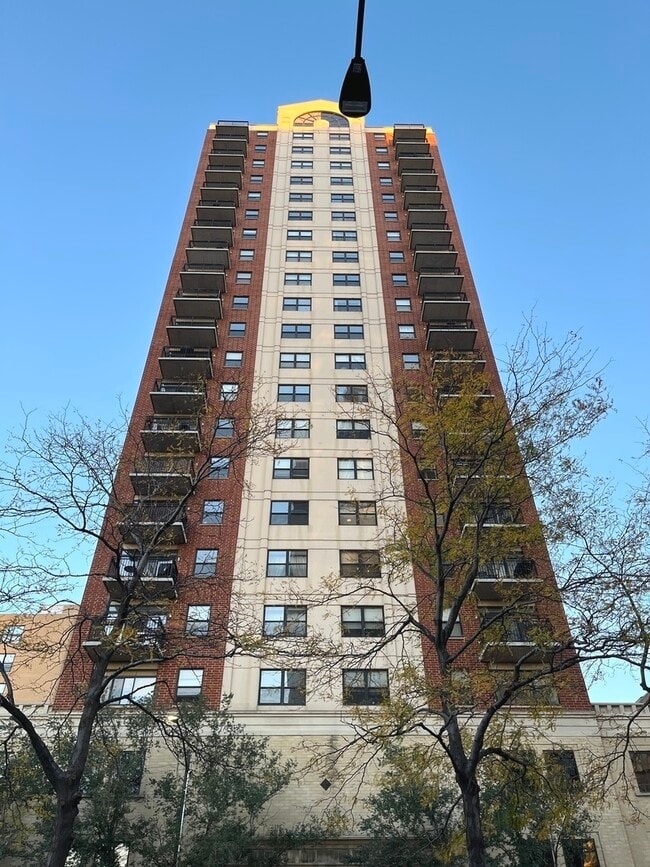 Building Photo - 1529 S State St