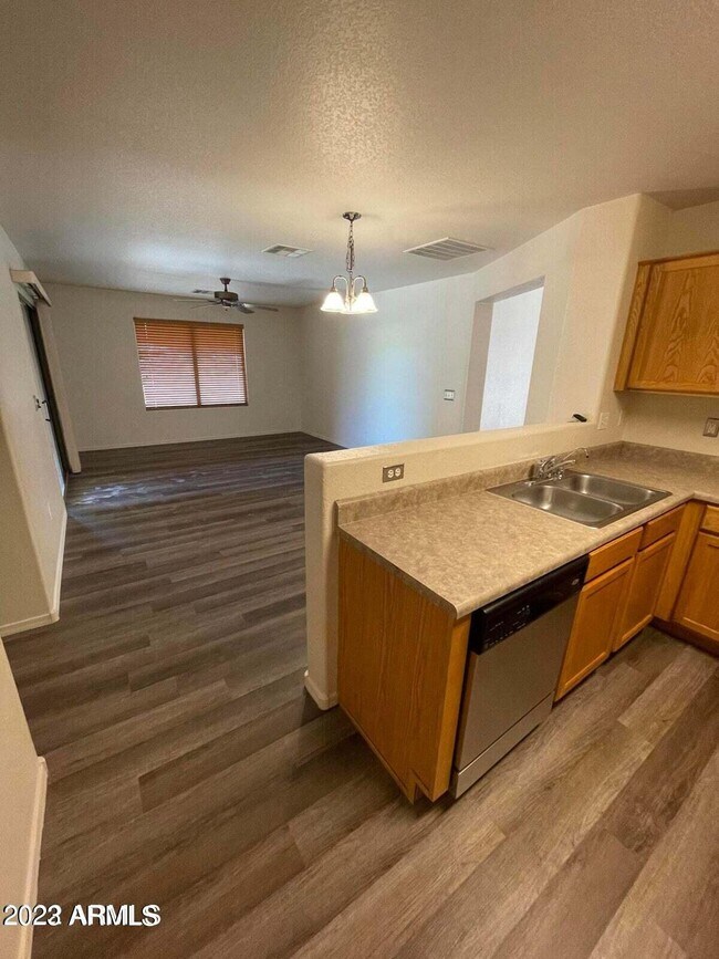 Foto del edificio - 46095 W Windmill Dr