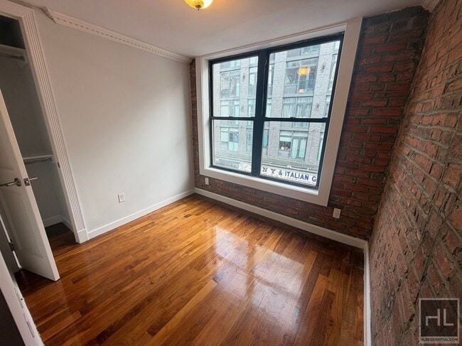 Building Photo - MULBERRY ST.