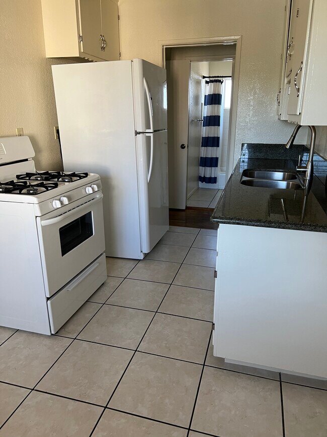 Foto del edificio - 1400 E 9th St