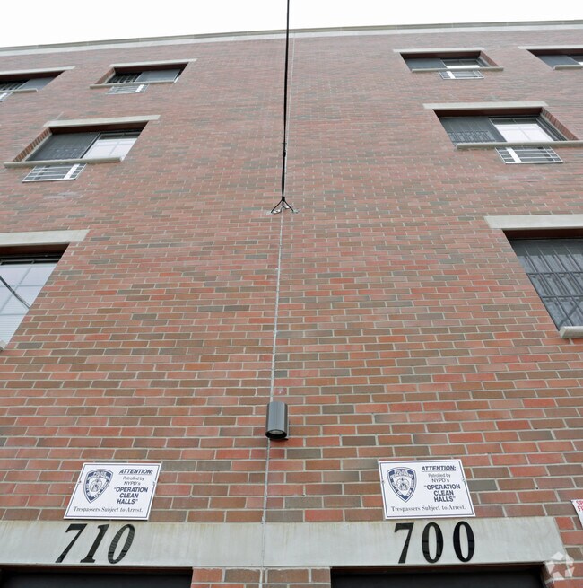 Building Photo - 710 Bartholdi St