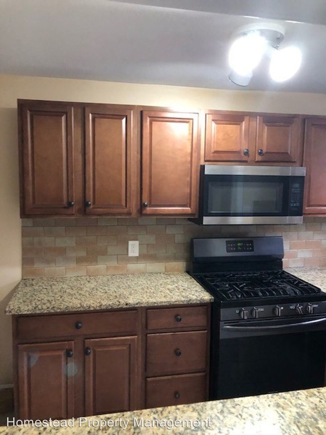 Building Photo - 3 br, 1 bath House - 7262 Lamport Road