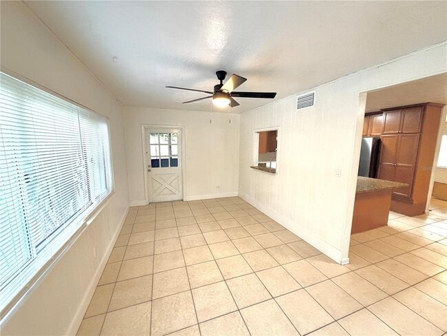 Foto del edificio - 2467 Sunderland Rd