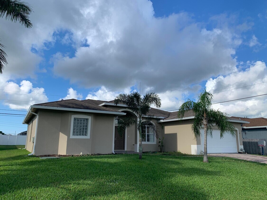 Foto principal - 2566 SW Fair Isle Rd