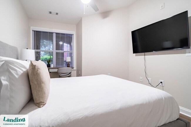 Foto del edificio - 3000 Renaissance Park Pl